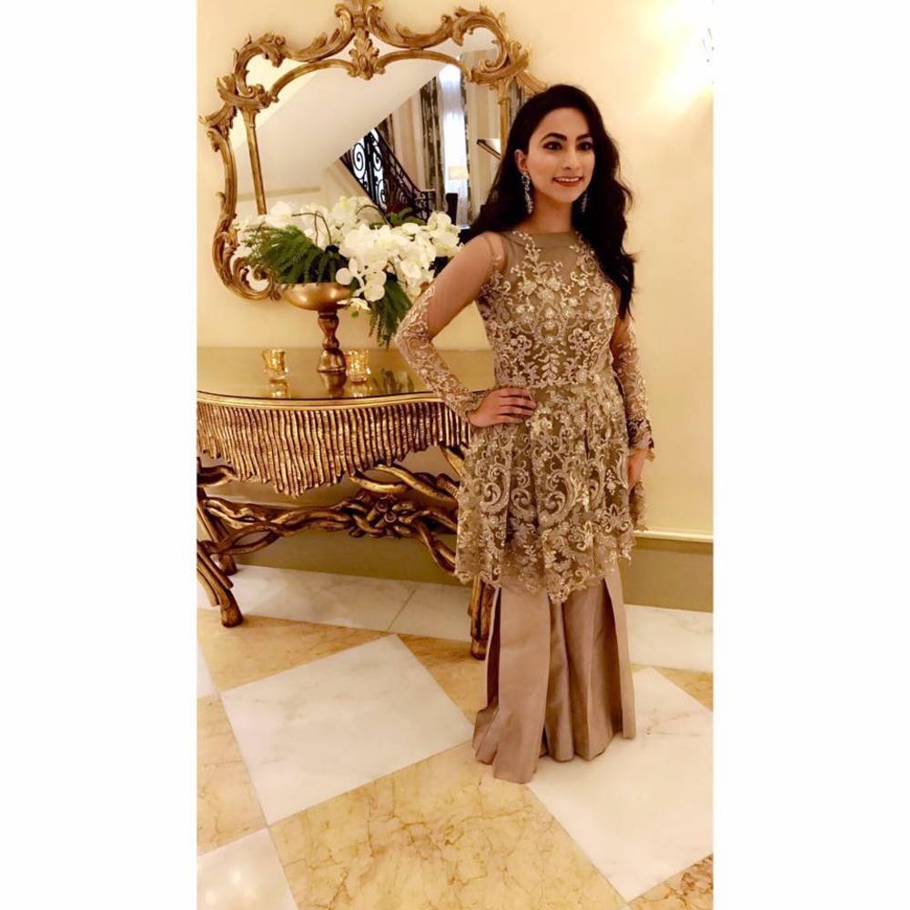 Meet your Posher, Faryal